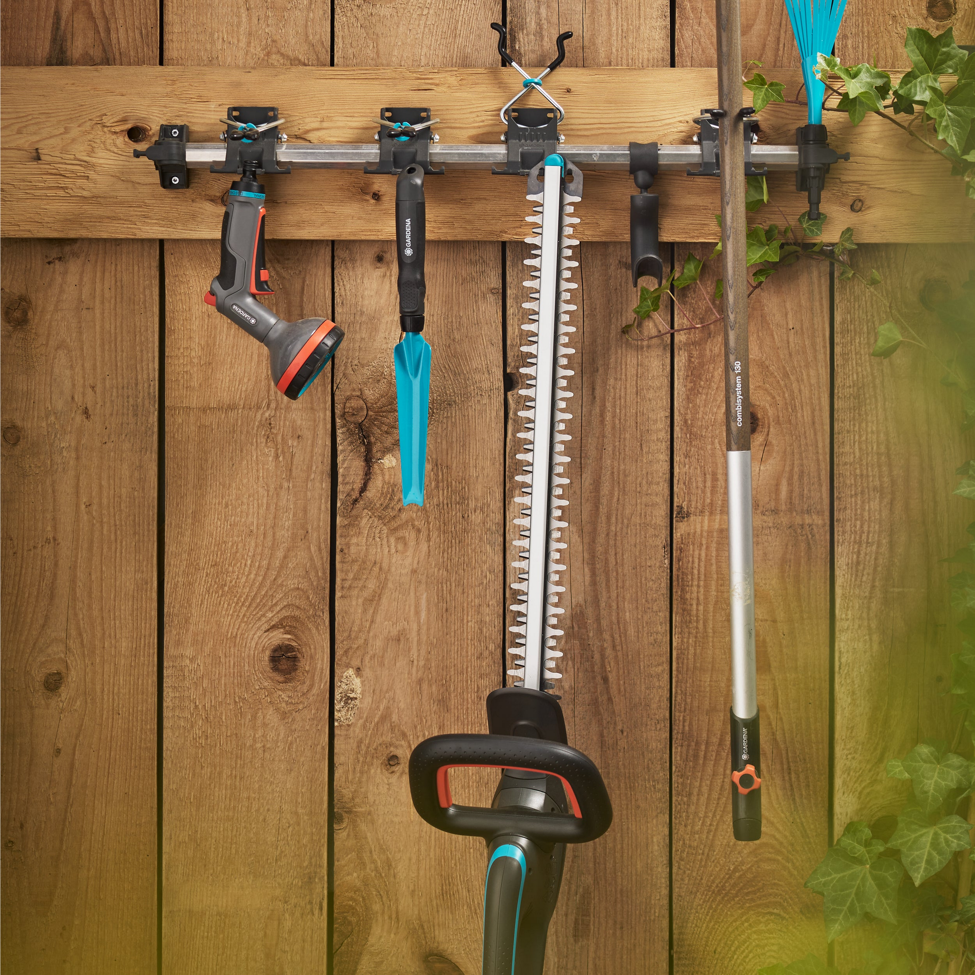 Akku-Heckenschere 'EasyCut 45/18V P4A Ready-To-Use Set' mit Akku und Ladegerät