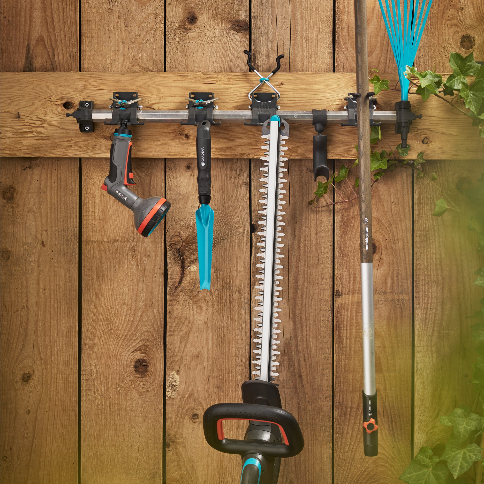 Akku-Heckenschere 'EasyCut 55/18V P4A Ready-To-Use Set' mit Akku und Ladegerät