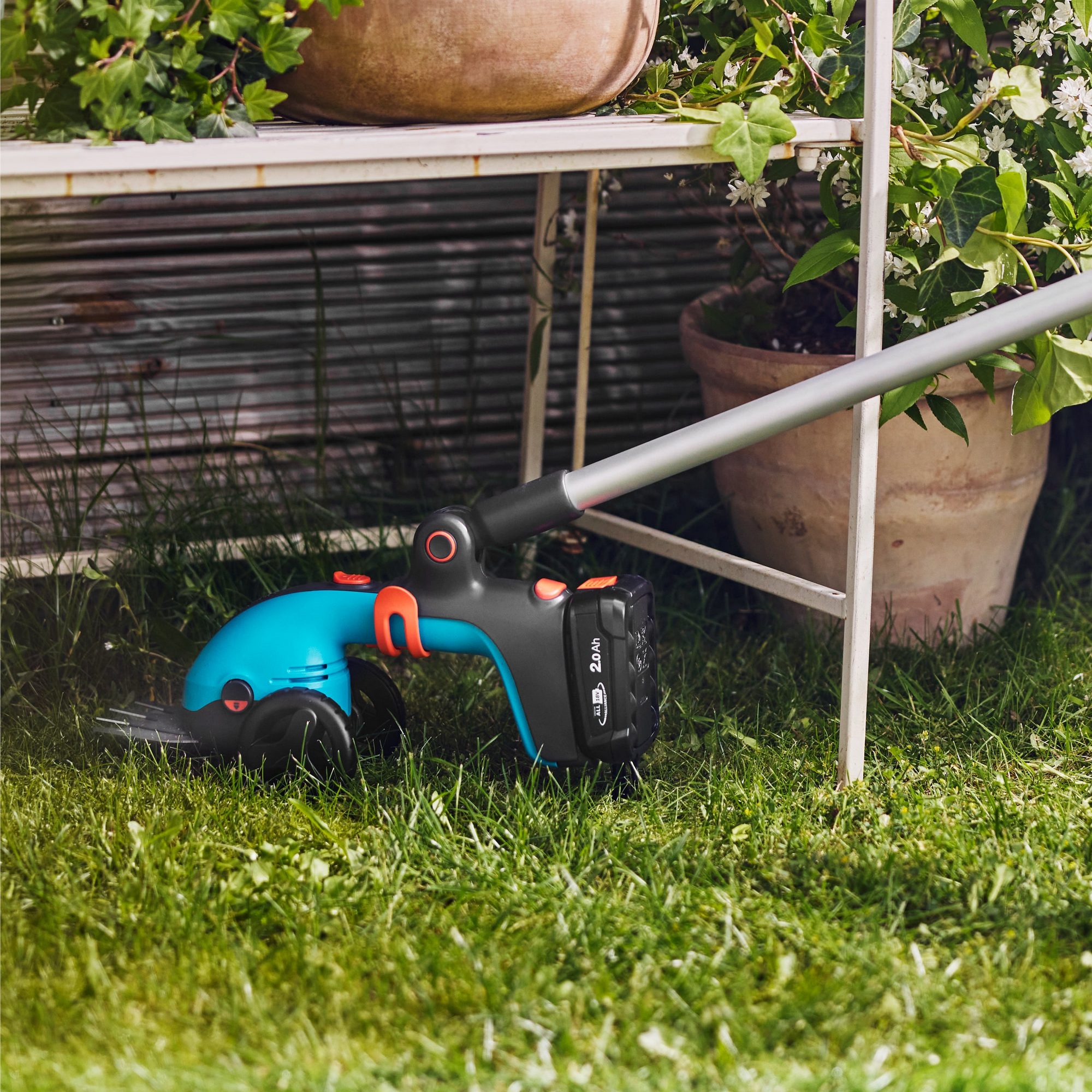 Stiel mit Rädern für Akk-Gras- und Strauchscheren