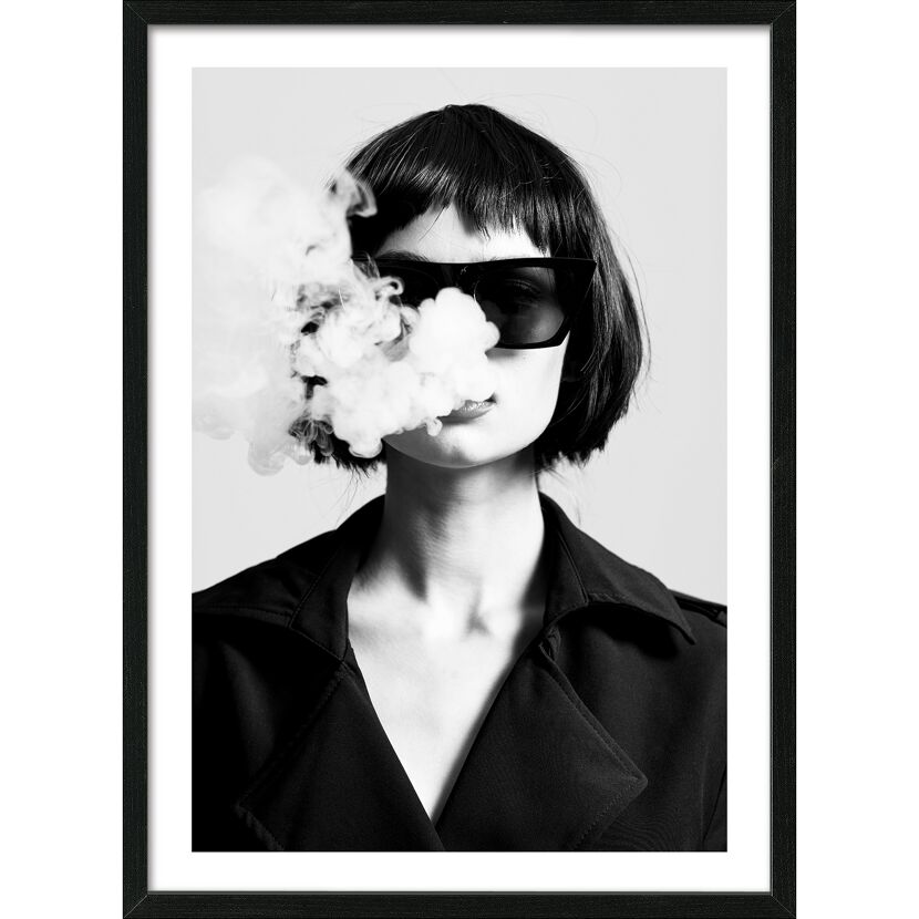 Kunstdruck Framed-Art Scandic Style 'Smoking Girl' 53 x 73 cm gerahmt