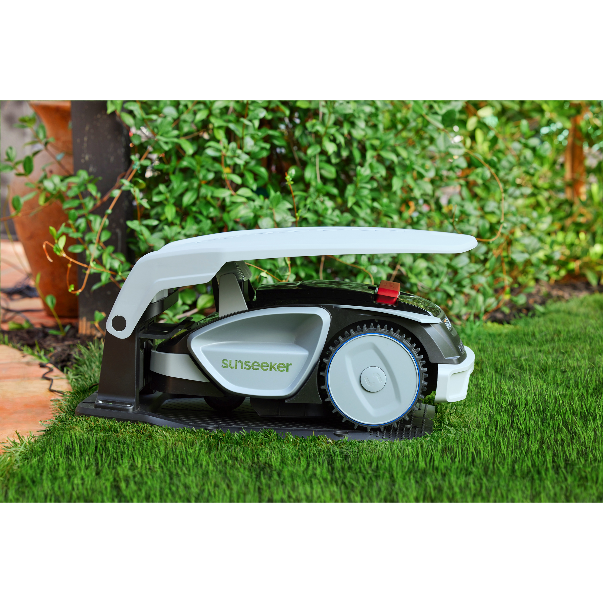 Mähroboter 'V3' mit Garage bis 600 m²