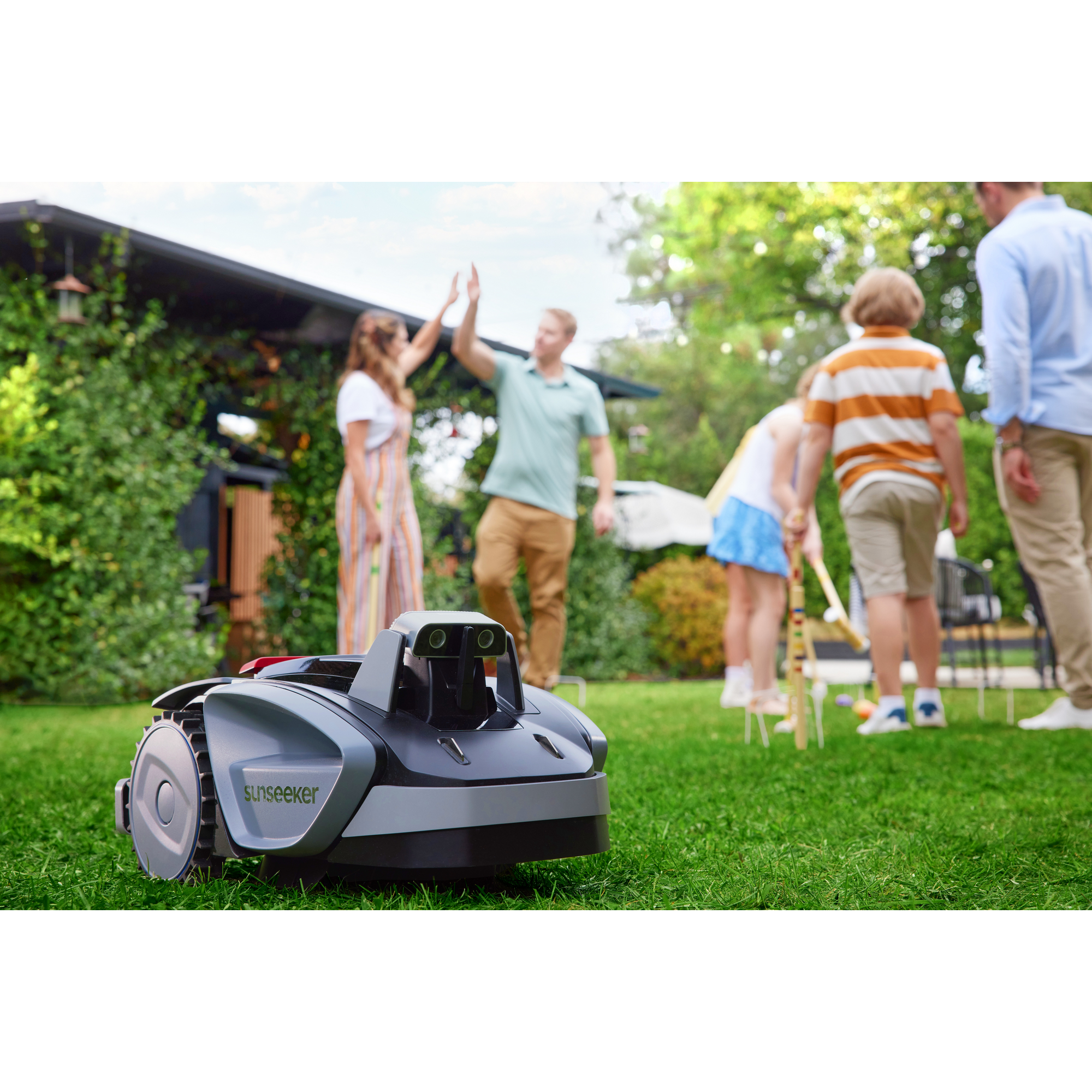 Mähroboter 'V3' mit Garage bis 600 m²