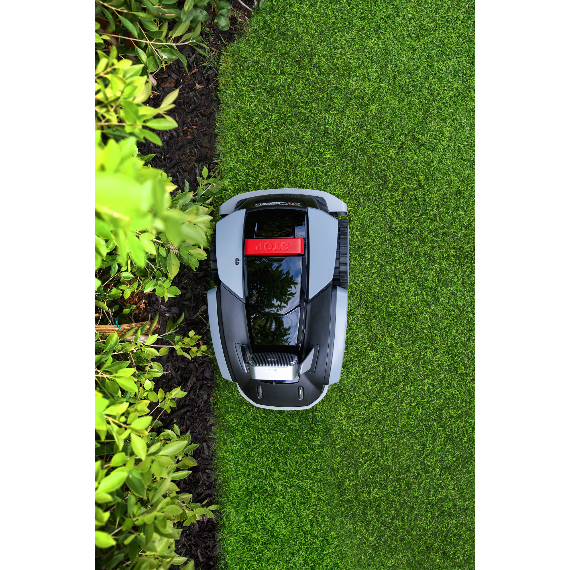 Mähroboter 'V3' mit Garage bis 600 m²