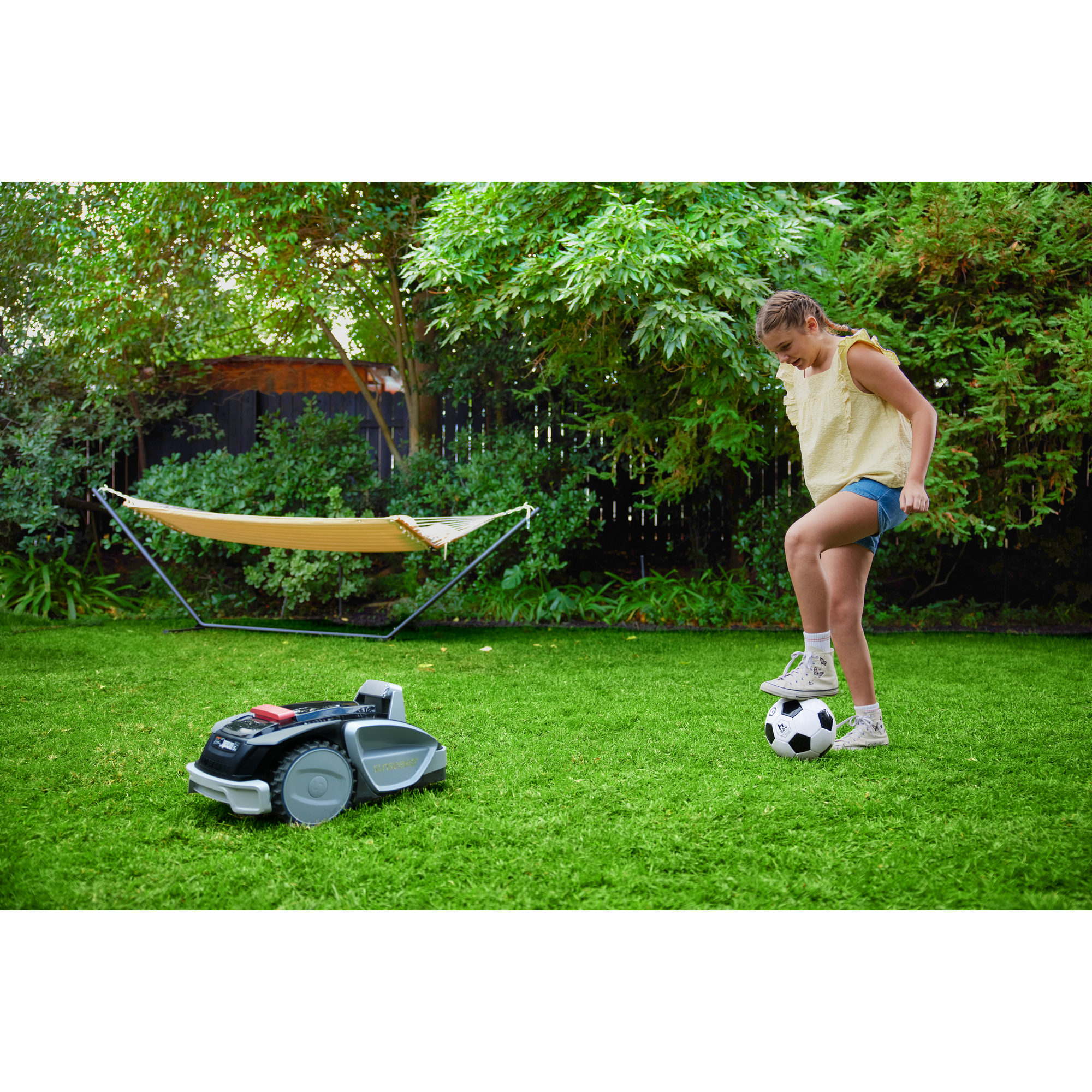 Mähroboter 'V3' mit Garage bis 600 m²