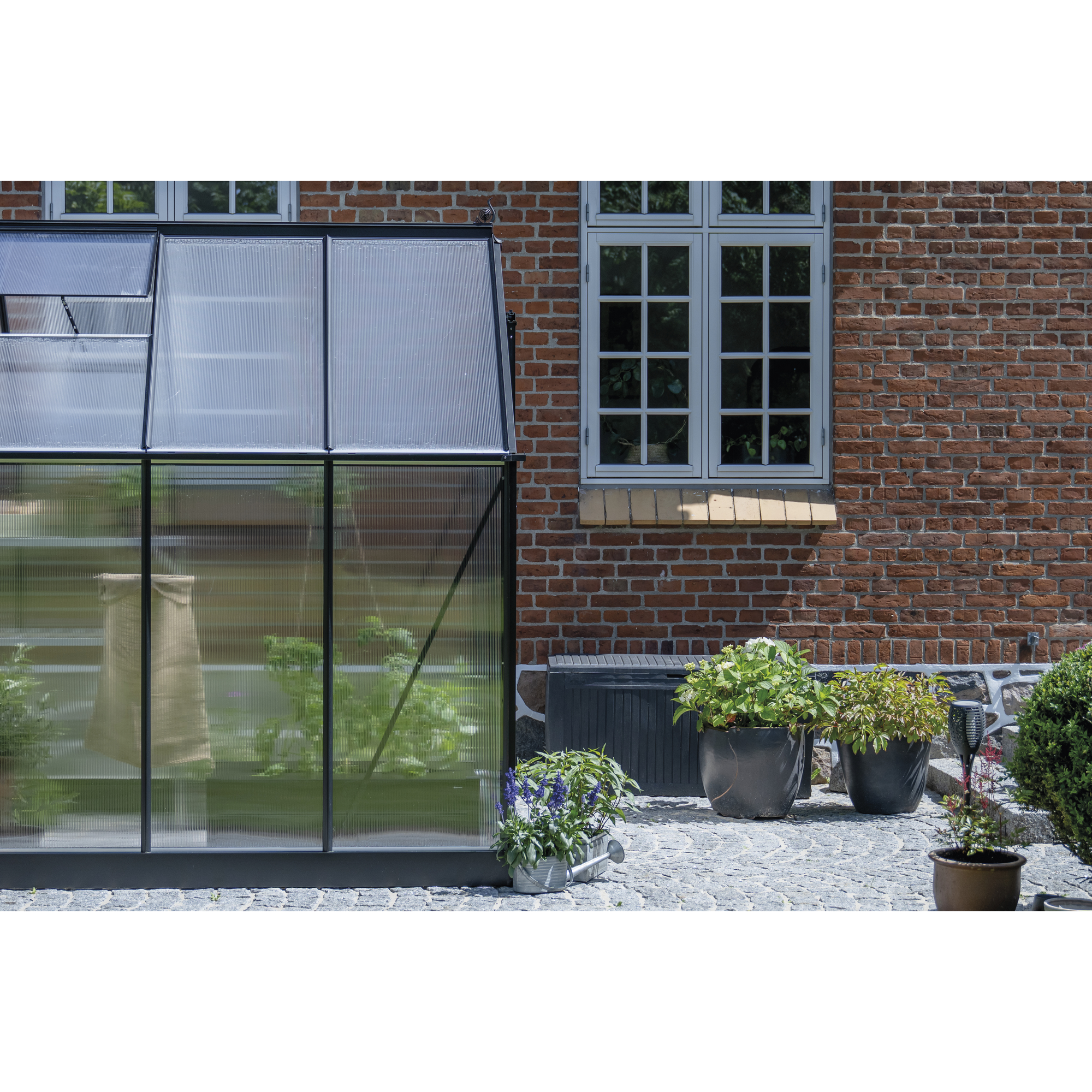 Halls Gewächshaus ‚ICON 6‘ 192,5 x 316,9 cm mit 4 mm Doppelstegplatten schwarz Halls Gewächshaus ‚ICON 6‘ 192,5 x 316,9 cm mit 4 mm Doppelstegplatten schwarz