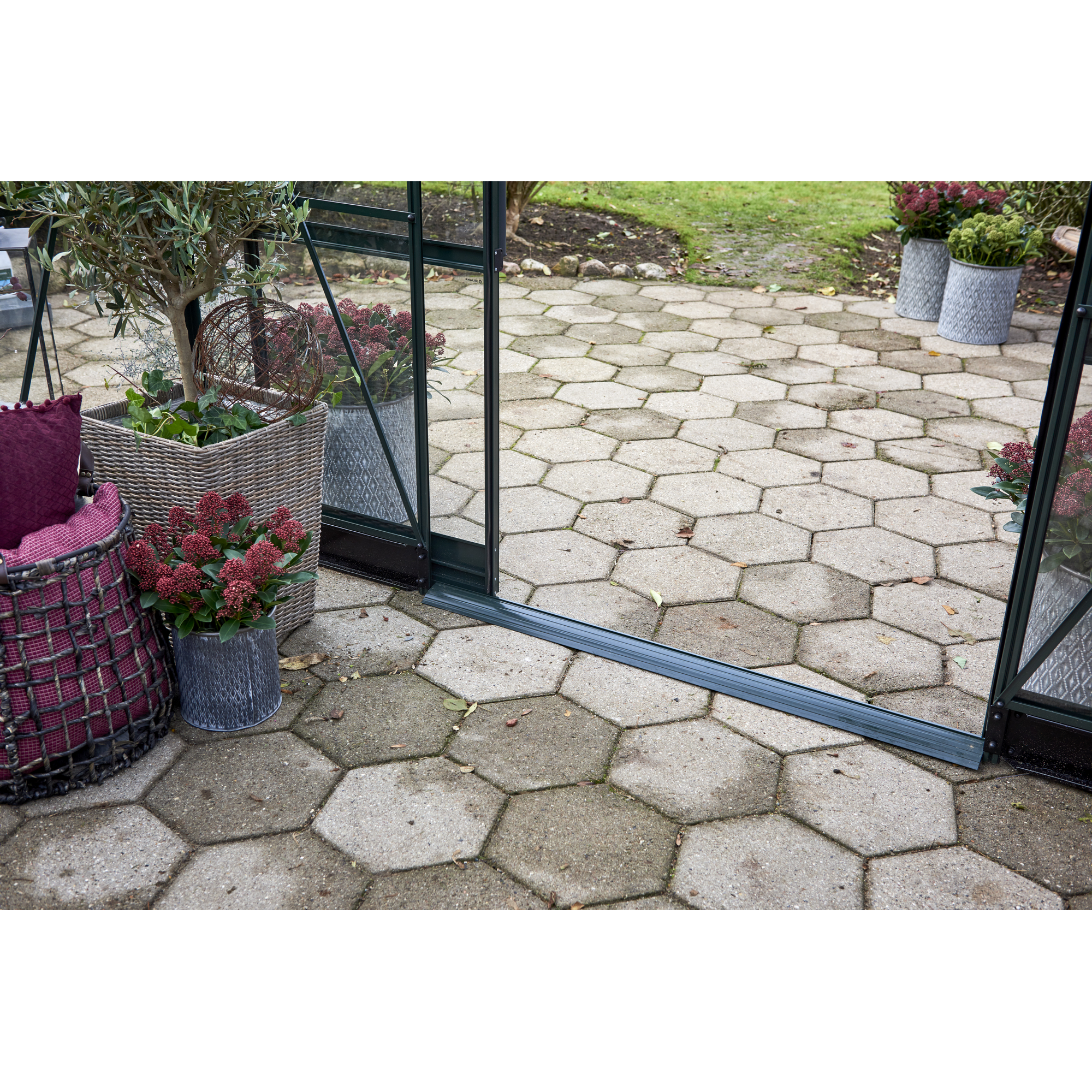 Gewächshaus 'ICON Gardenhouse 8' 383,9 x 381,5 cm mit 3 mm Sicherheitsglas schwarz