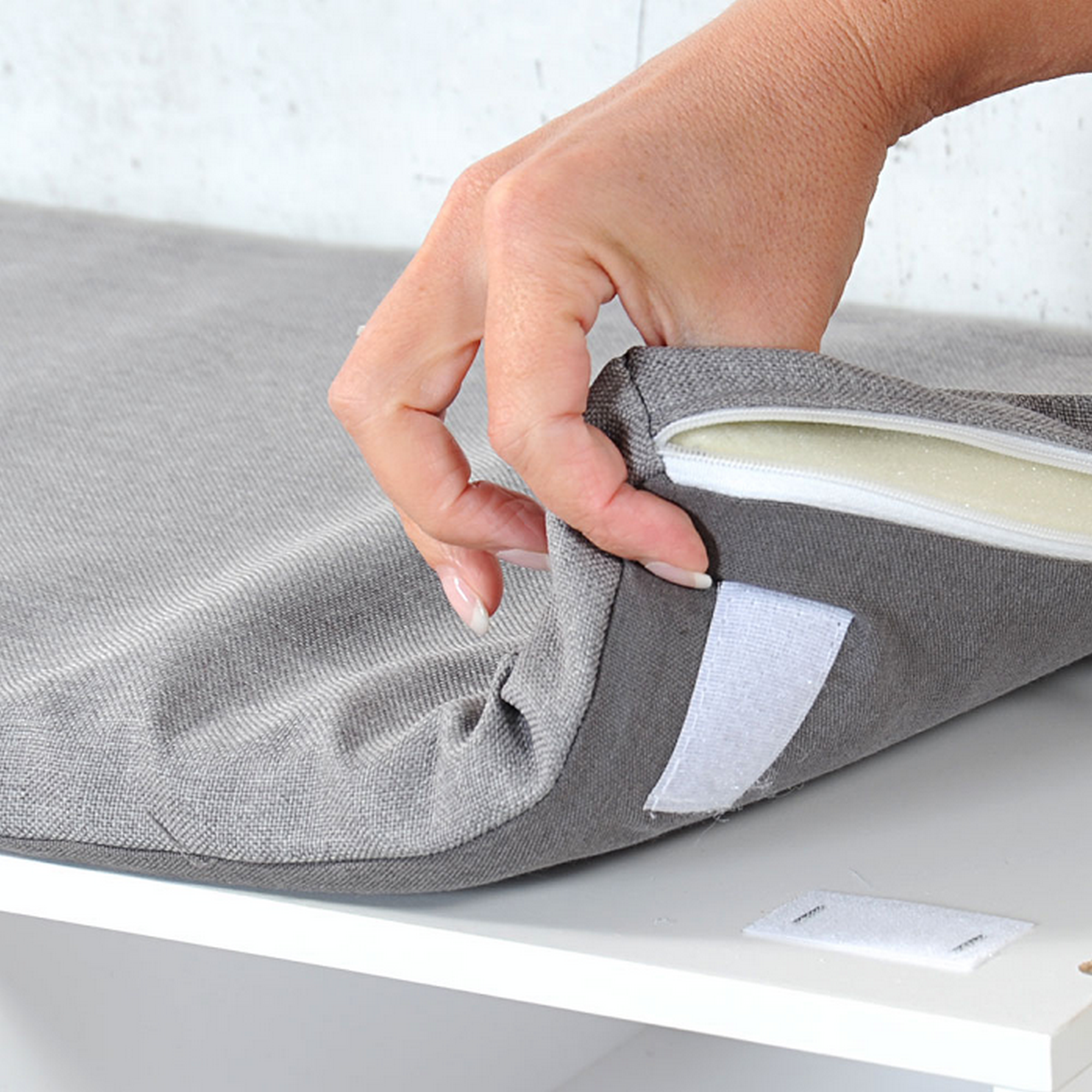 Schuhschrank mit Sitzkissen weiß/grau 51,5 x 48 x 29,5 cm