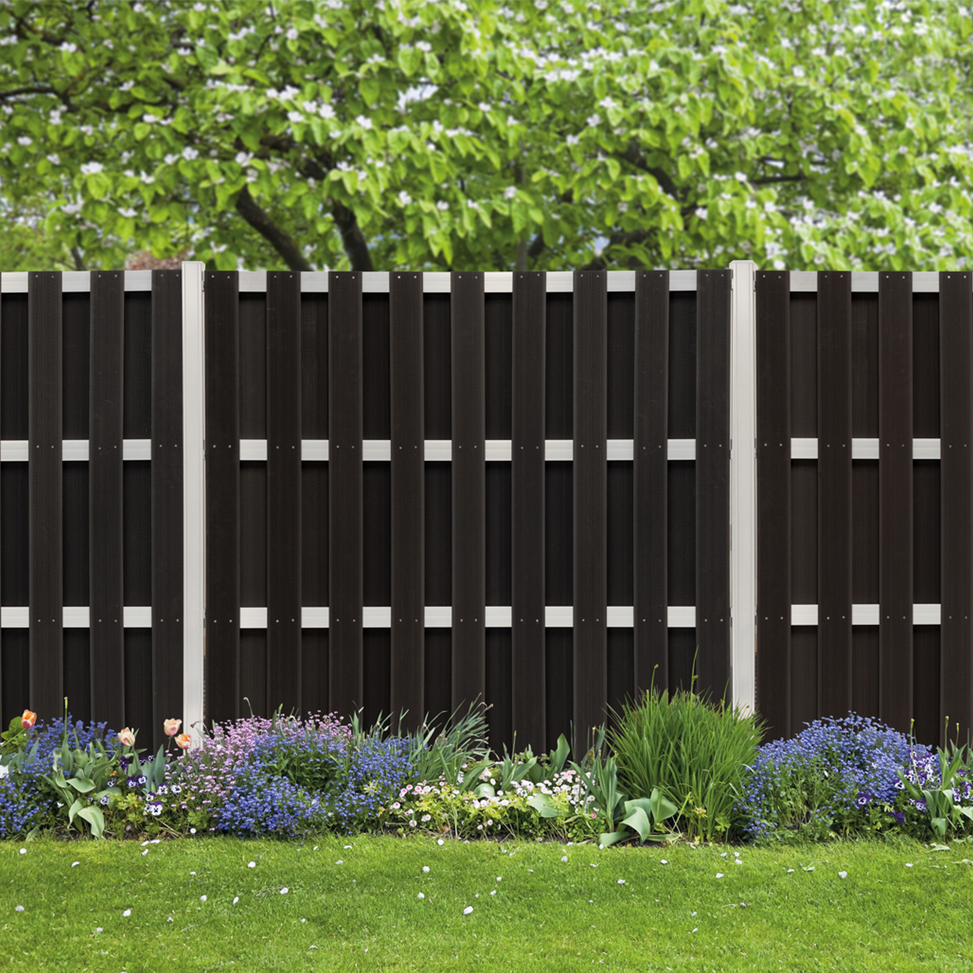 Zaun-Komplettset 'Milano Line' WPC anthrazit mit Pfosten zum Aufschrauben 755 x 180 cm