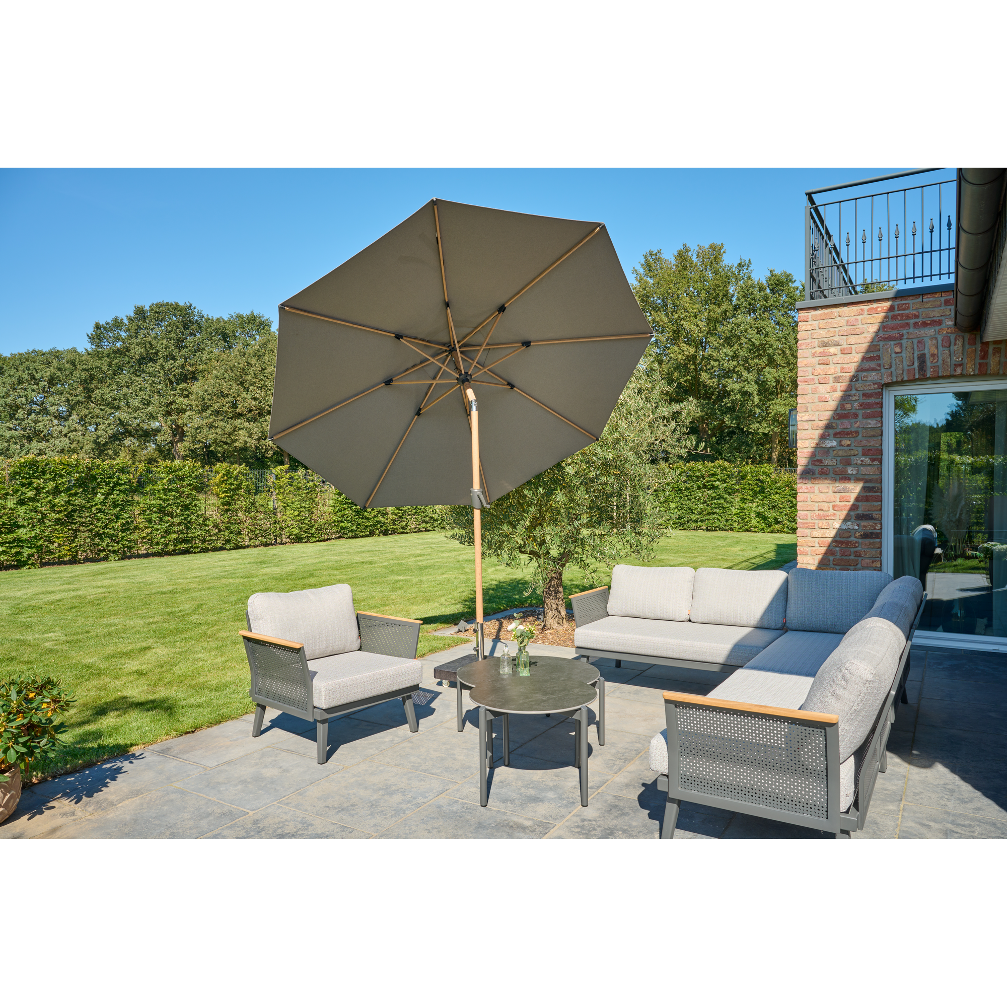 Sonnenschirm 'Pino' wood/taupe-meliert Ø 300 cm, mit Kurbel