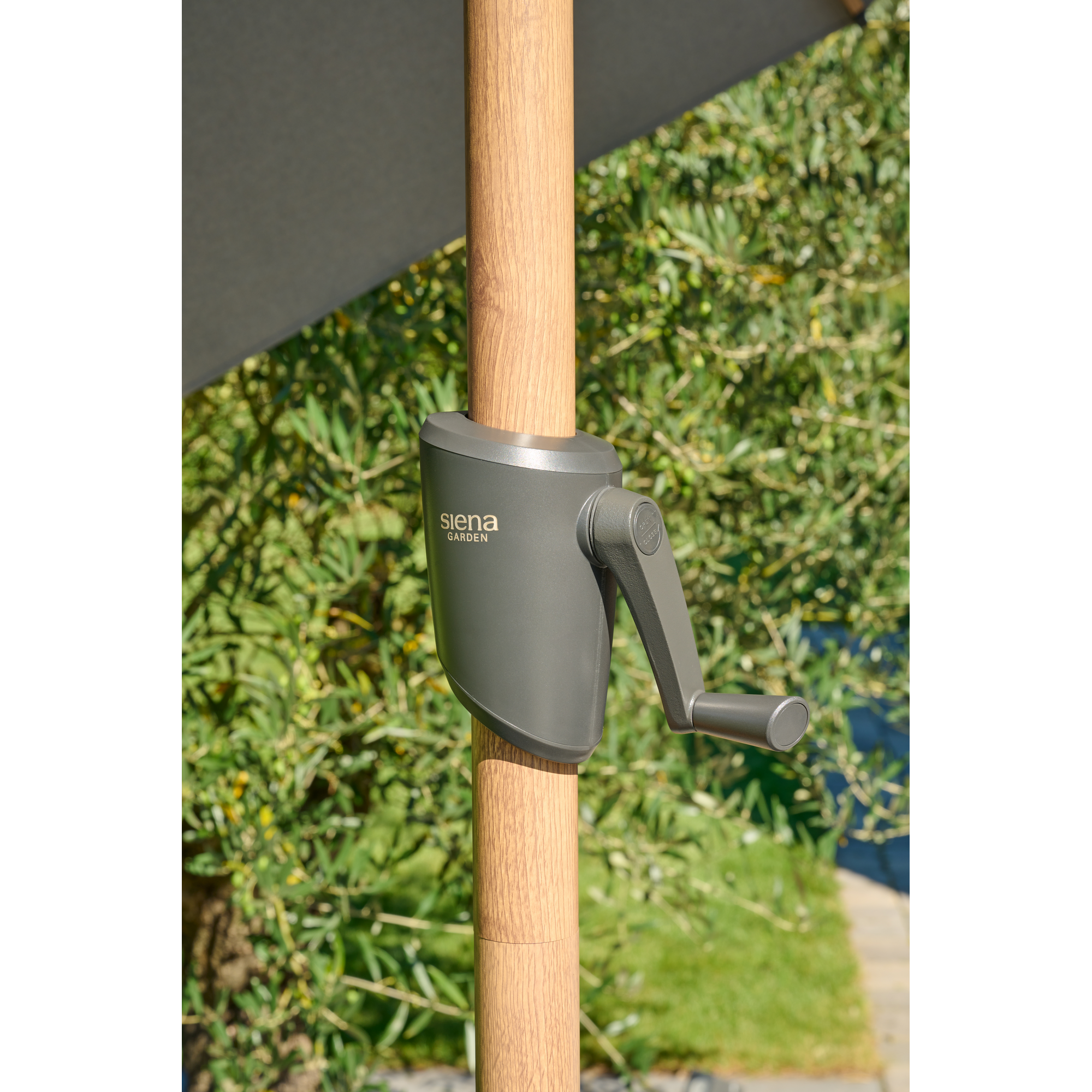 Sonnenschirm 'Pino' wood/taupe-meliert Ø 300 cm, mit Kurbel