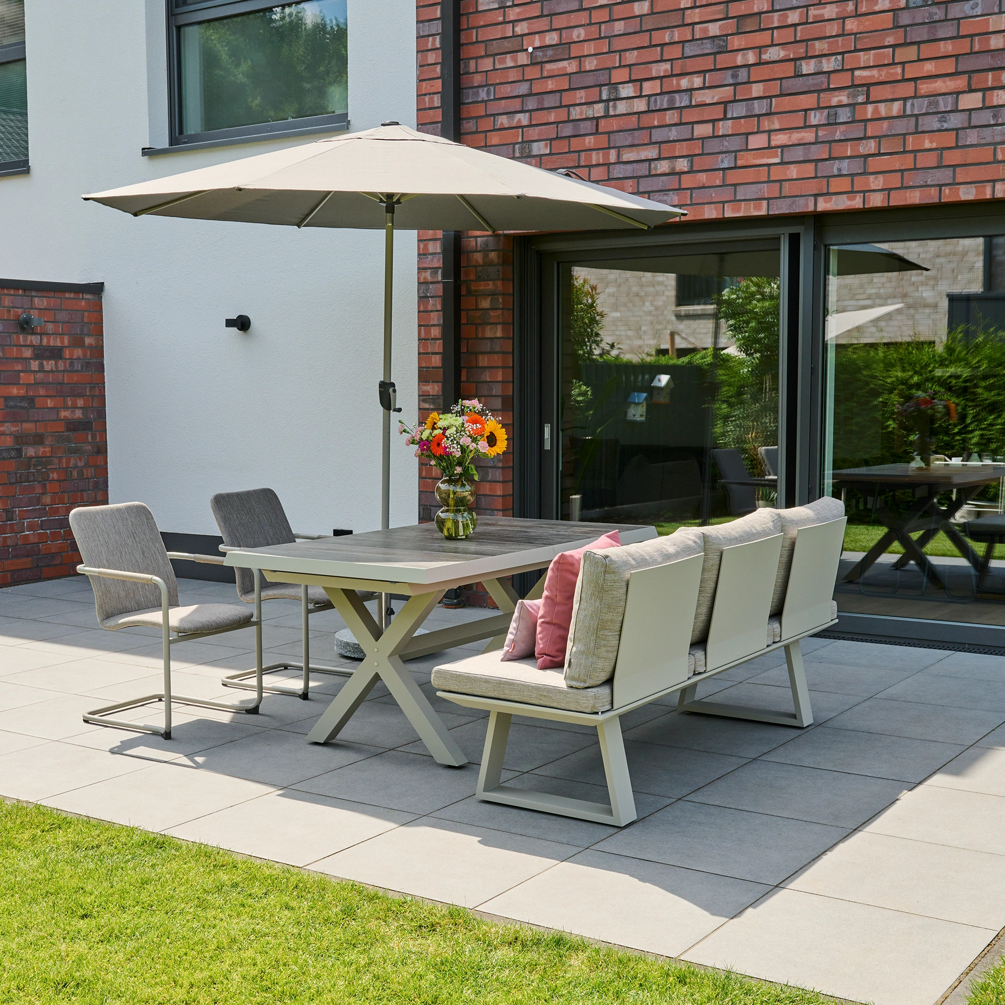 Sonnenschirm 'Pino' taupe-meliert Ø 300 cm, mit Kurbel