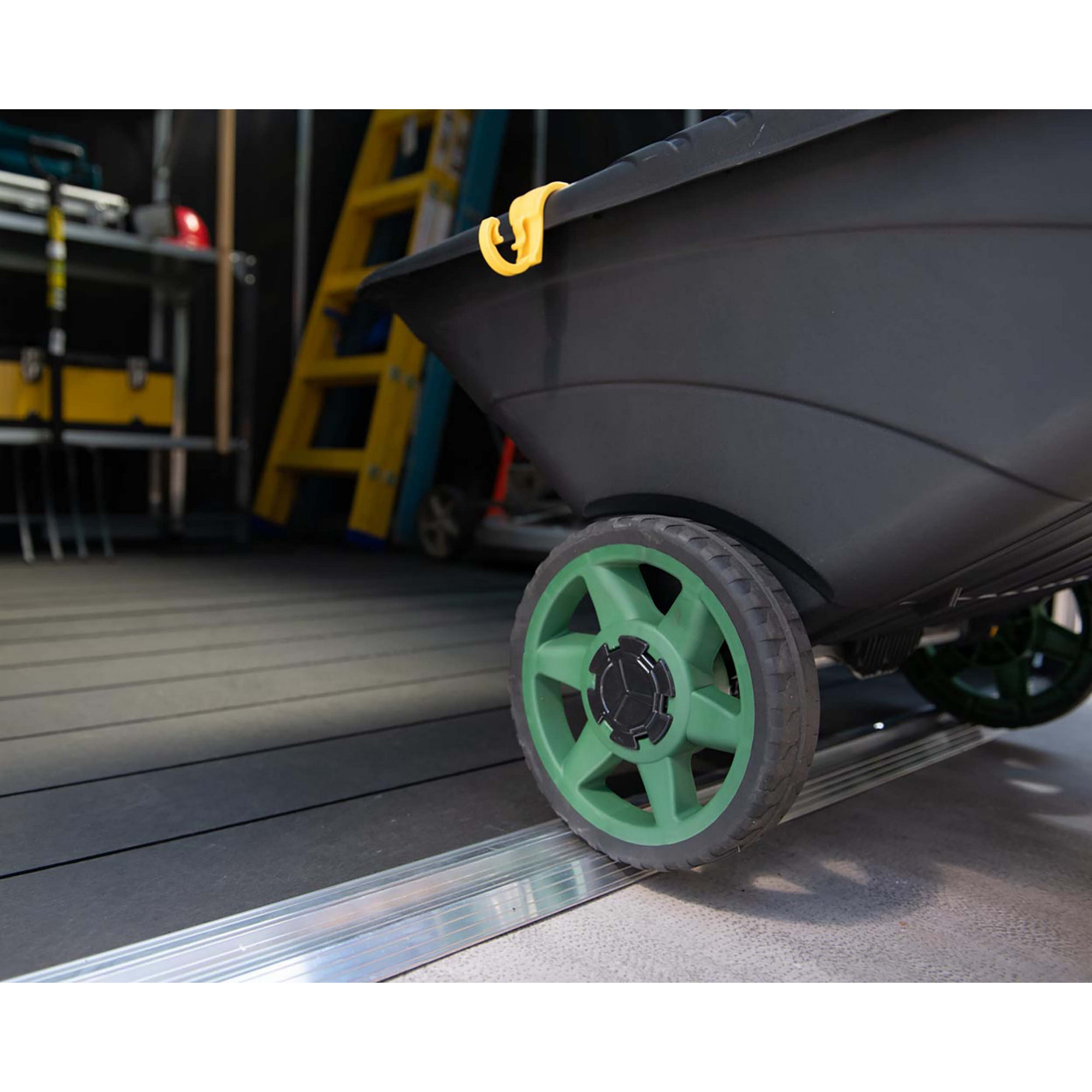 Kunststoff-Gerätehaus 'Yukon' 332 x 395 cm Polycarbonat dunkelgrau, mit Boden