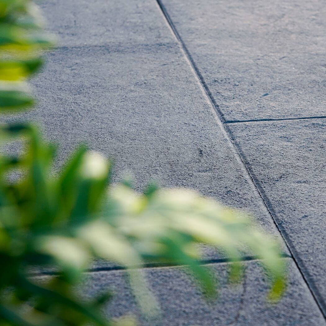 Terrassenplatte 'T-Court Posh' Beton schwarz/basaltfarben 60 x 30 x 4 cm
