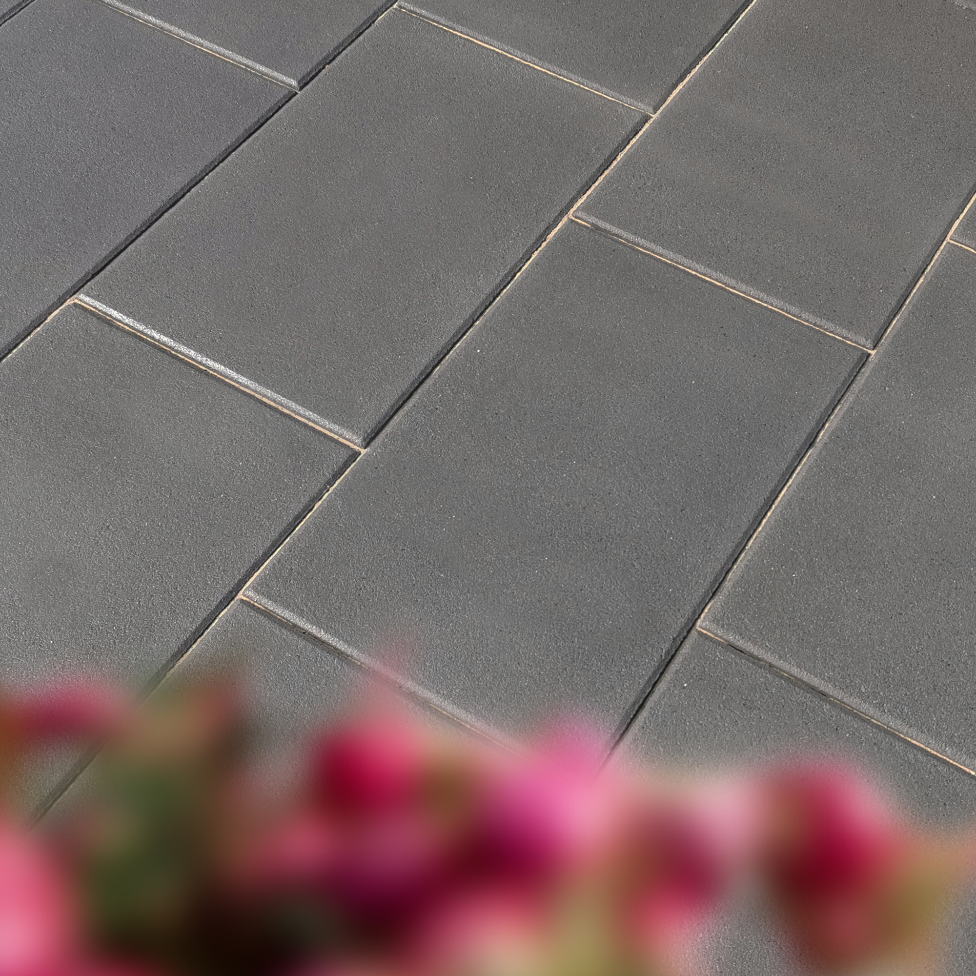 Terrassenplatte 'T-Court Protect' Beton schwarz/basaltfarben 60 x 30 x 4 cm
