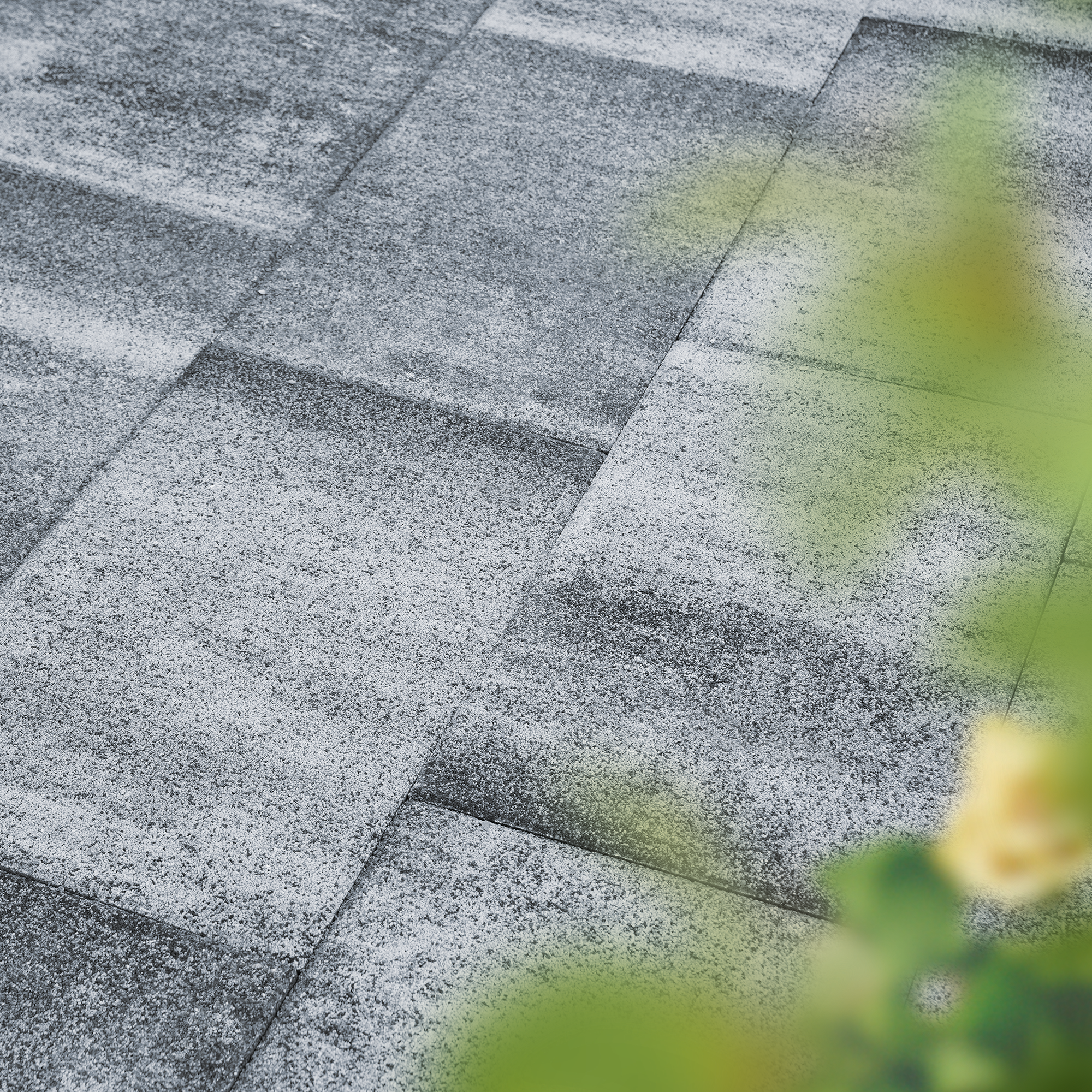 Terrassenplatte 'T-Court Drain' Beton weiß/schwarz 60 x 40 x 4 cm