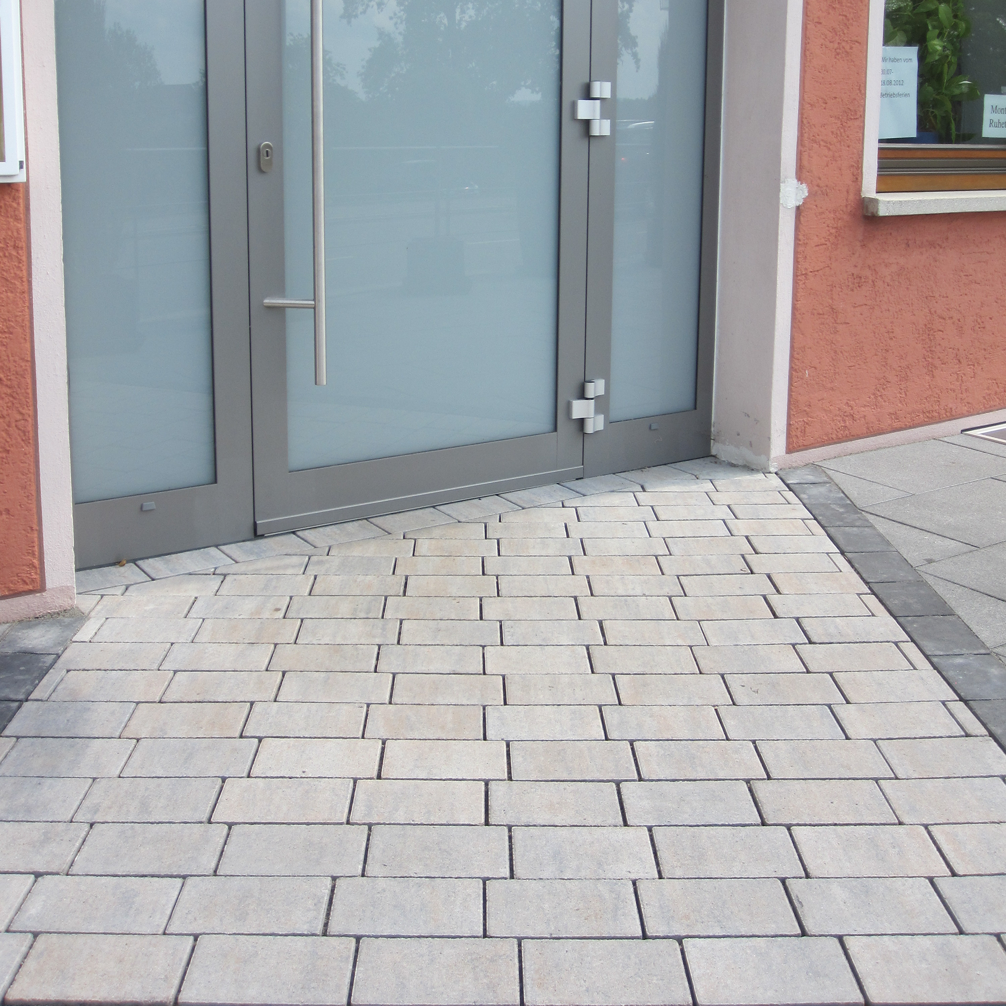 Pflasterstein 'T-Place Aquastyle' Beton muschelkalkfarben 30 x 15 x 6 cm