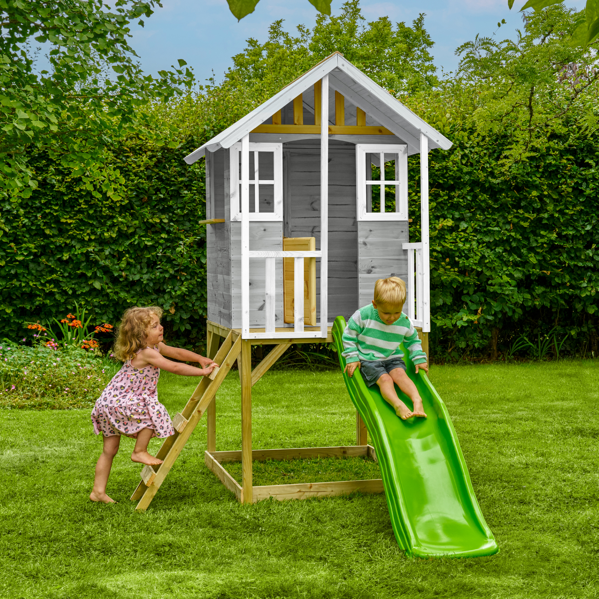 Spielhaus 'Valli 1' grau/weiß mit Rutsche 270 x 148 x 224 cm