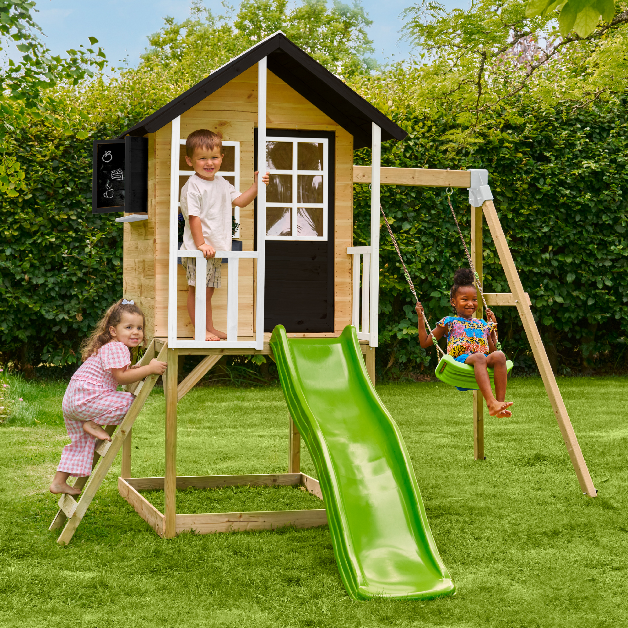 Spielhaus 'Holli 2' naturfarben/schwarz mit Rutsche und Schaukel 352 x 280 x 224 cm