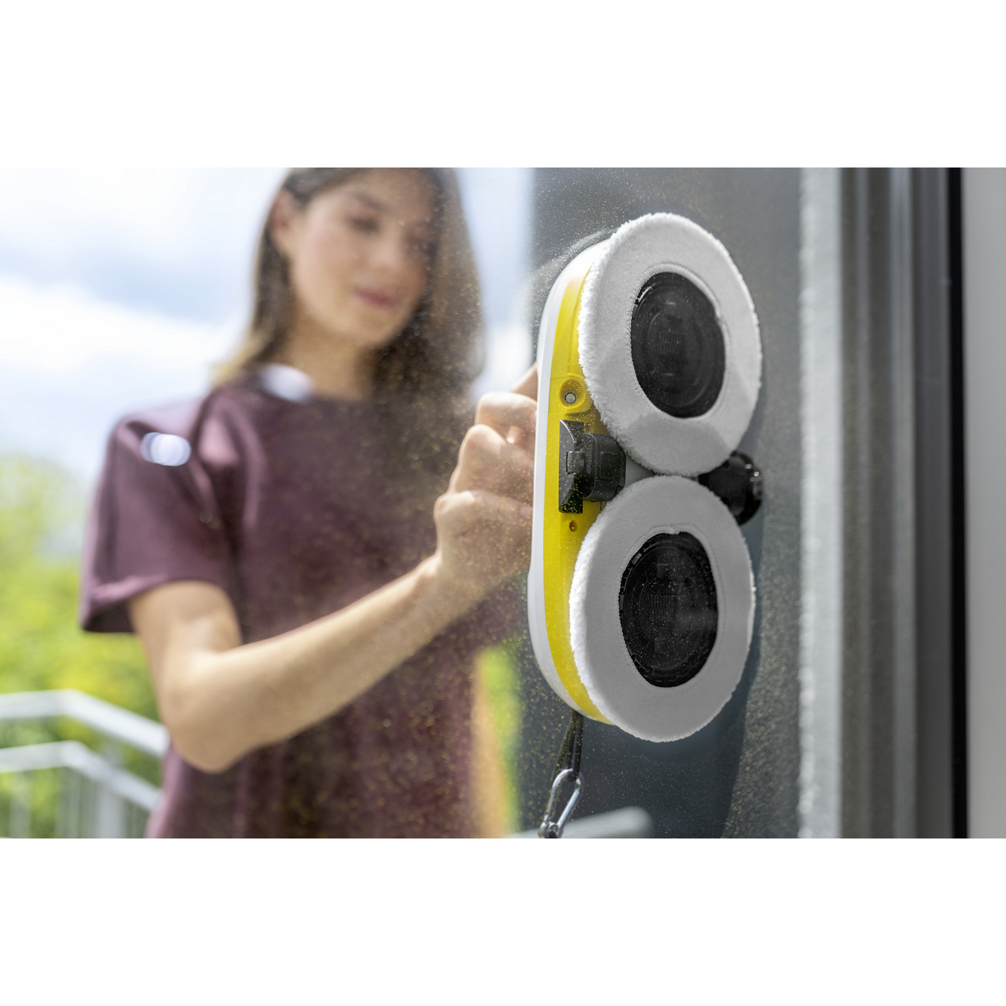 Fensterputzroboter 'RCW 2' mit Fernbedienung