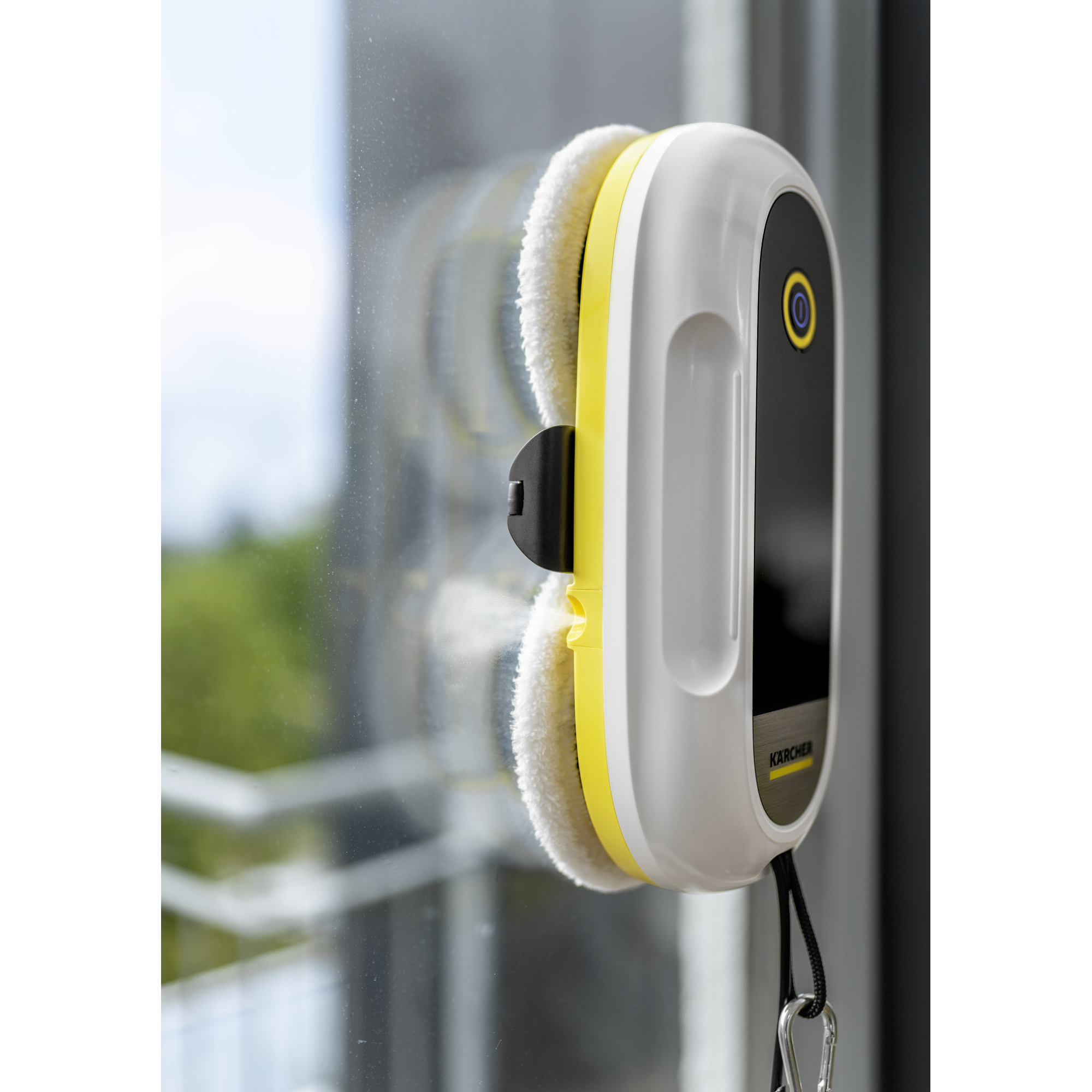 Fensterputzroboter 'RCW 2' mit Fernbedienung