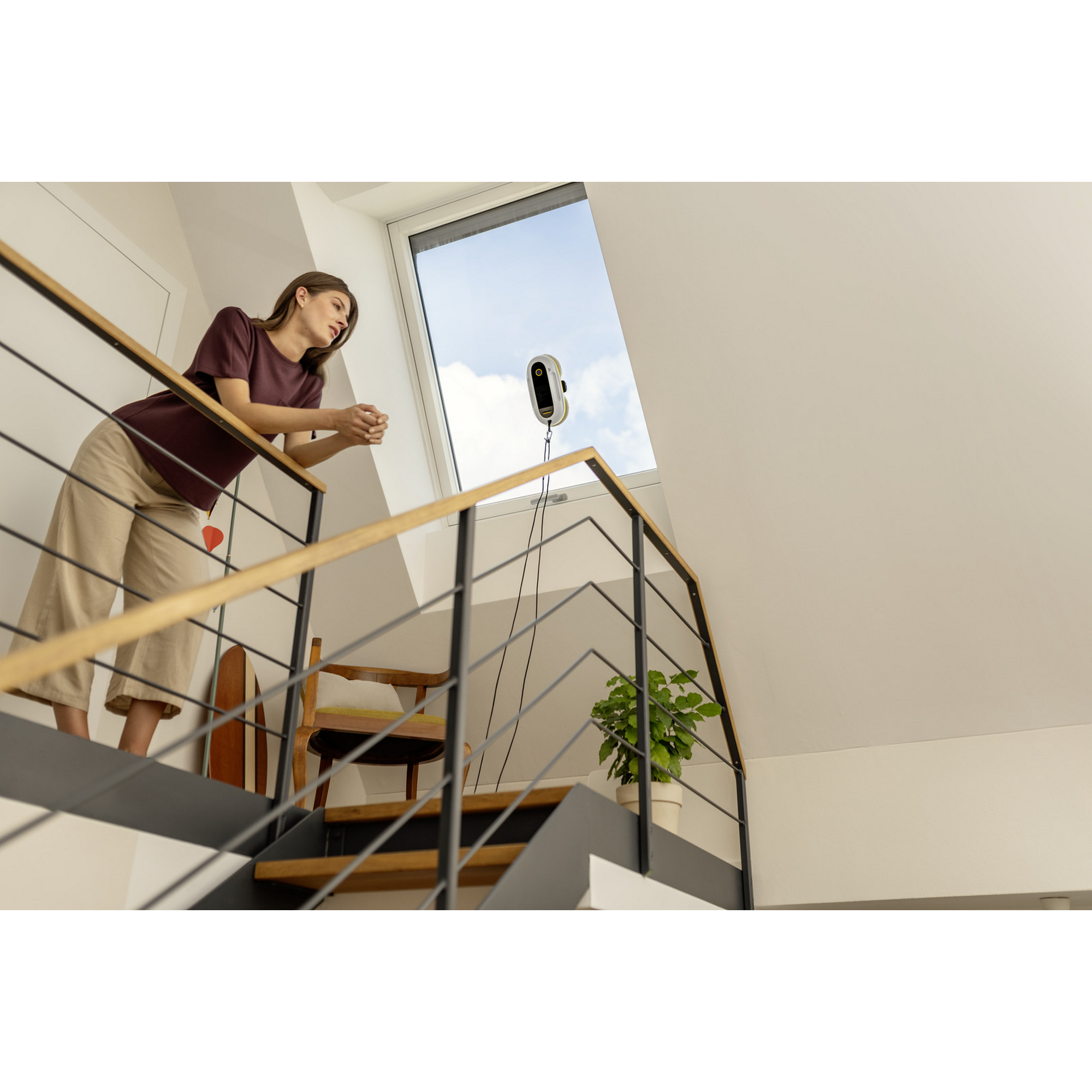 Fensterputzroboter 'RCW 2' mit Fernbedienung