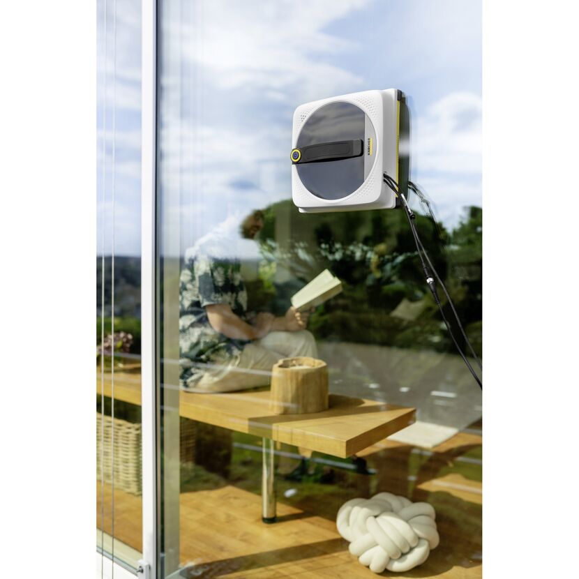 Fensterputzroboter 'RCW 4' mit Wischtuch und Reinigungsmittel