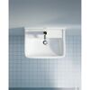 Weißer Duravit Aufsatzwaschtisch mit Chromarmatur von oben