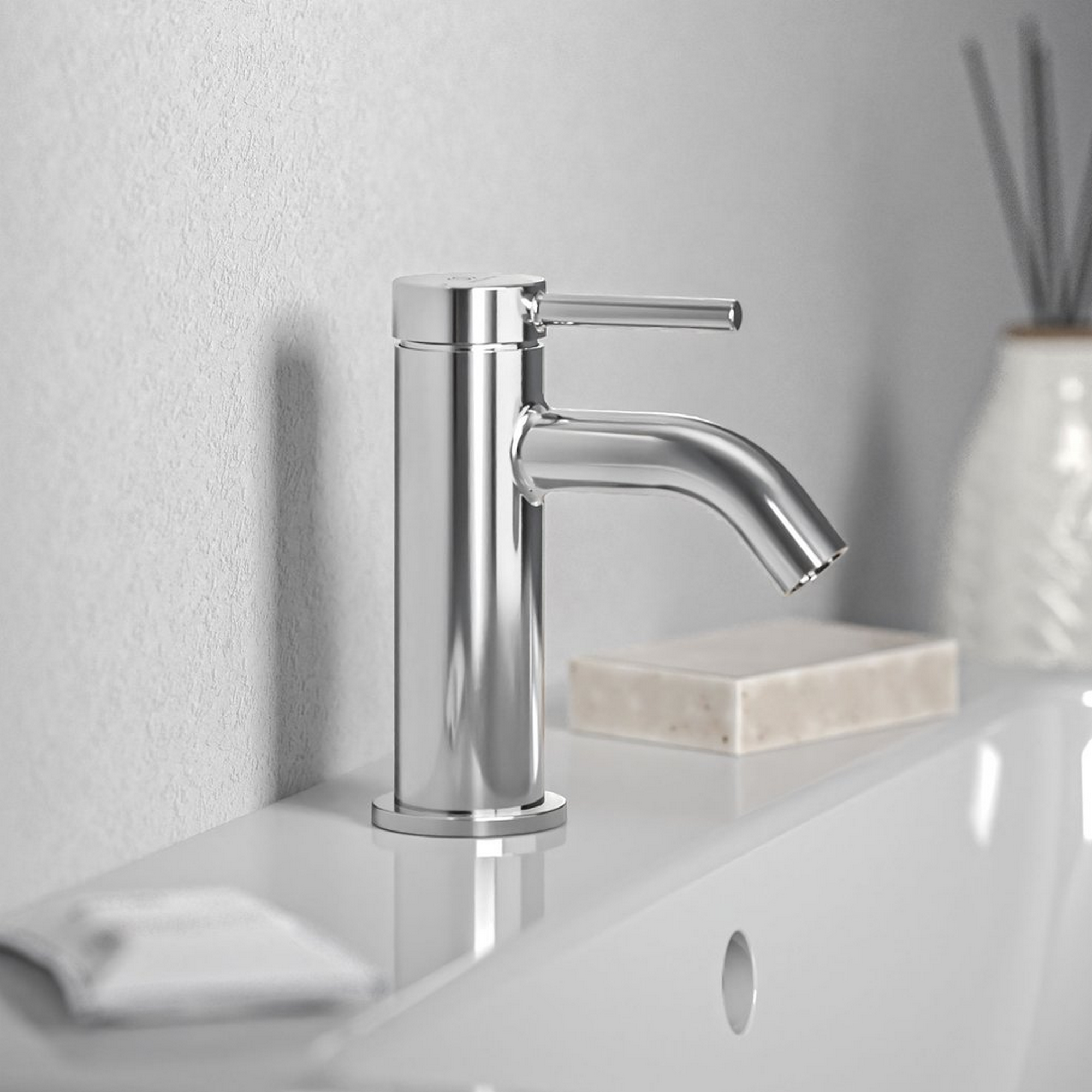 Waschtischarmatur 'Ceraline Nuovo' chromfarben 90 mm mit Push-Open-Ventil