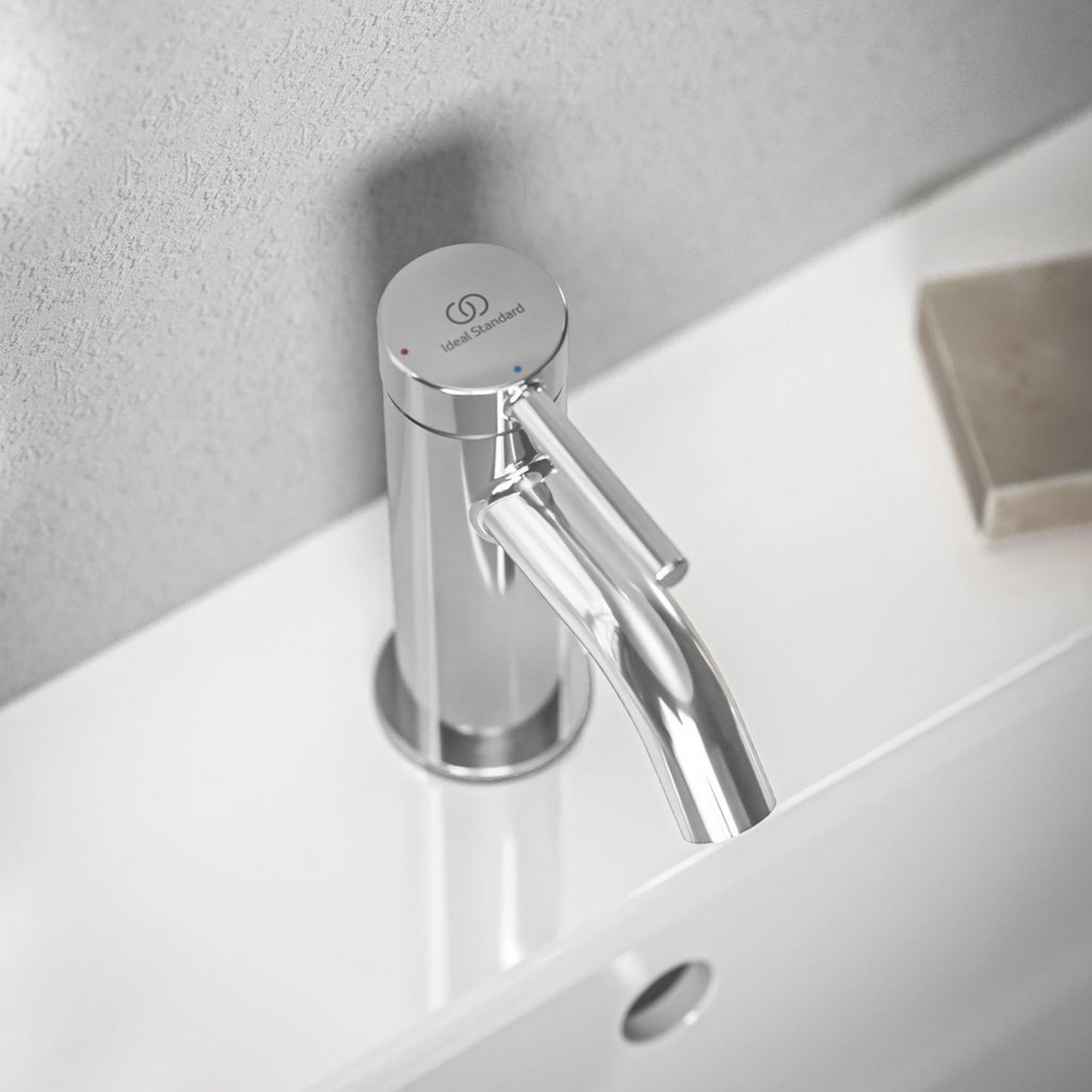 Waschtischarmatur 'Ceraline Nuovo' chromfarben 90 mm mit Push-Open-Ventil