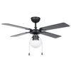 Schwarzer Deckenventilator 'Fortalenza' mit Licht und fünf Flügeln.
