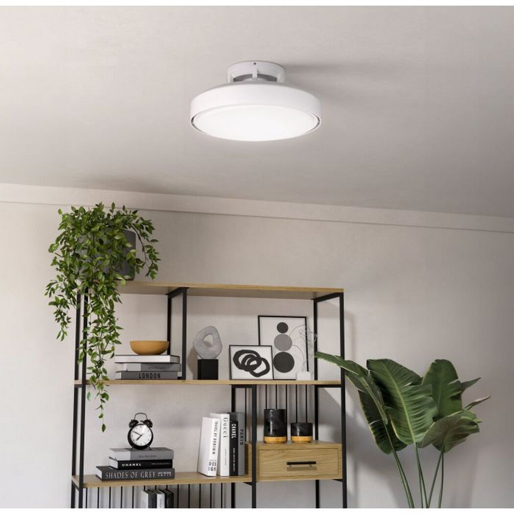 LED-Deckenventilator 'Morenci' mit Beleuchtung an der Decke.