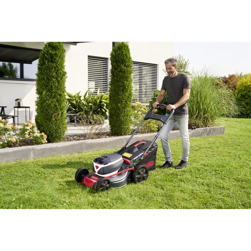 Akku-Rasenmäher '46.6 Li SP Comfort' 18/36 V mit 2 Akkus und Ladegerät bis 800 m²
