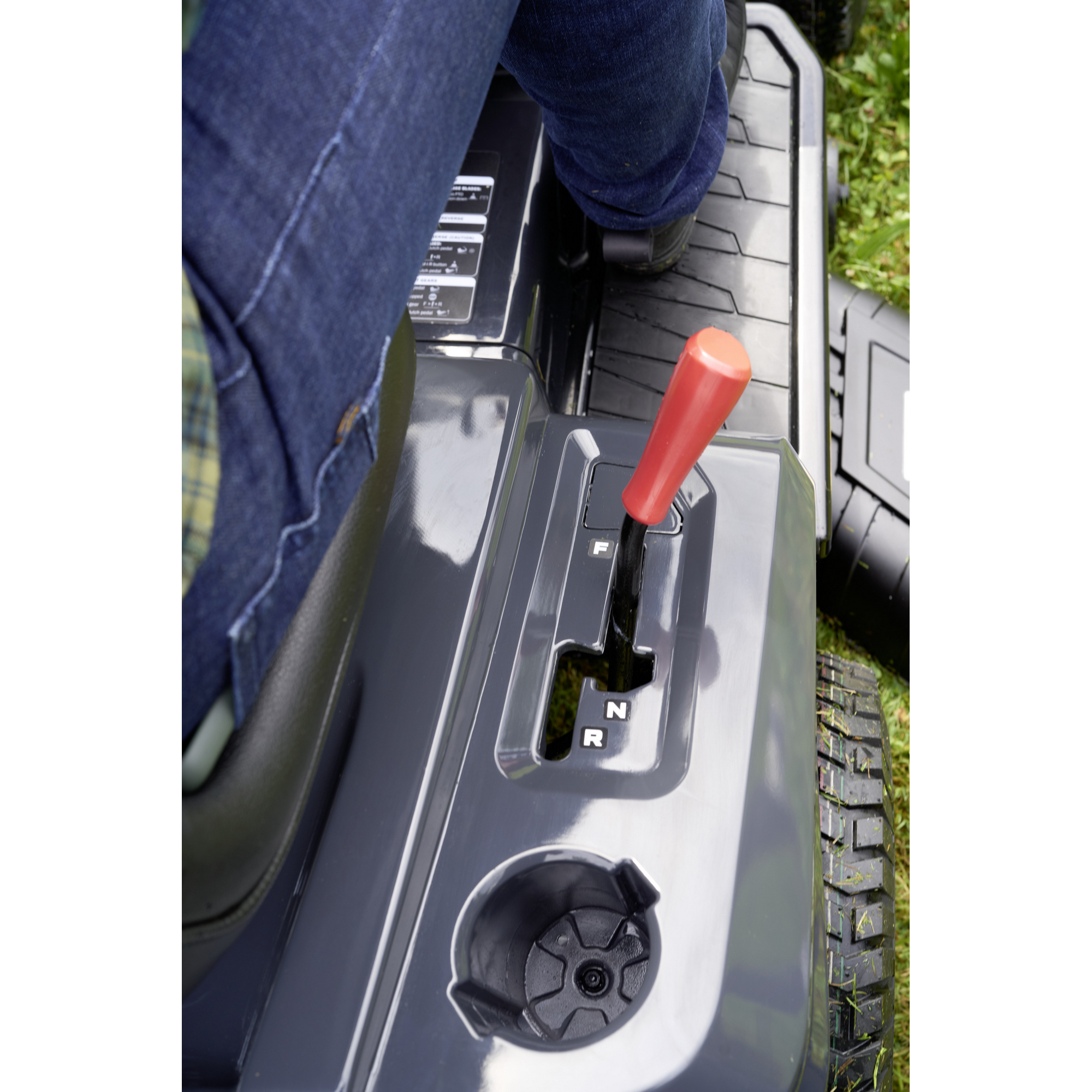 Benzin-Rasentraktor 'Easy 13-92.6 CS-A' Automatikgetriebe 92 cm Schnittbreite