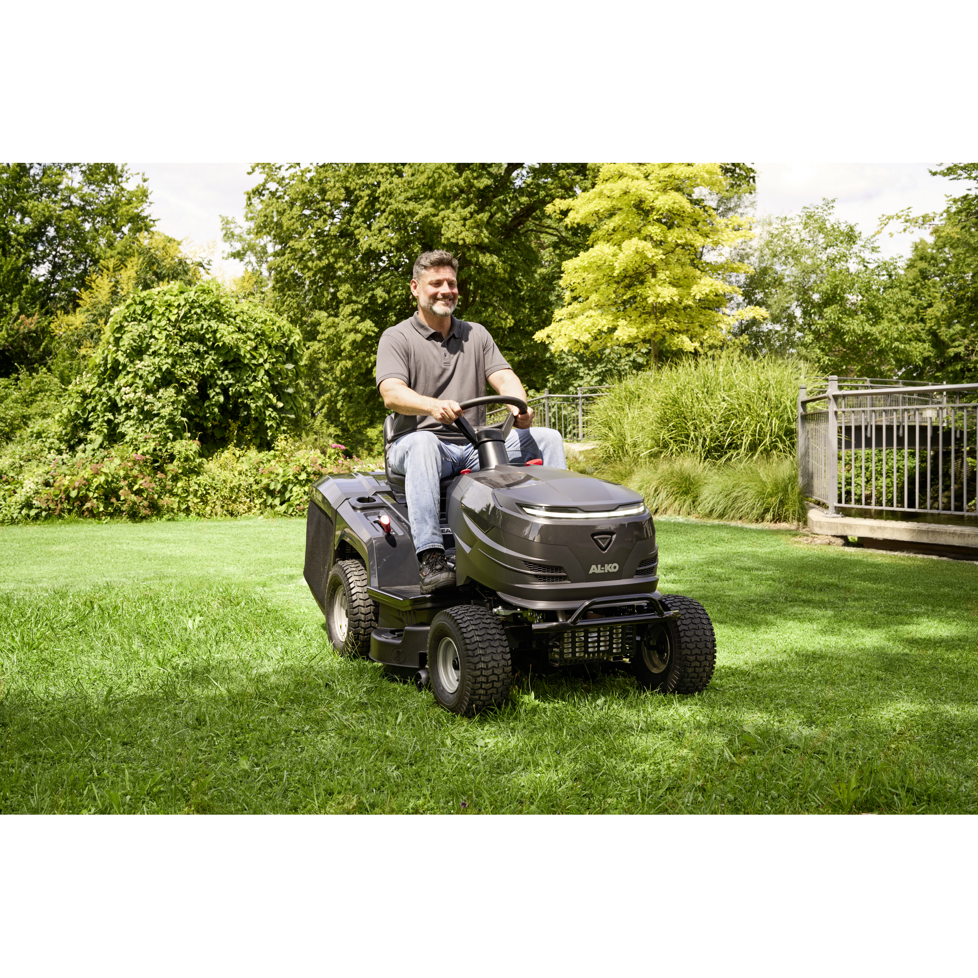 Benzin-Rasentraktor 'Easy 13-86.6 M-A' Schaltgetriebe 86 cm Schnittbreite