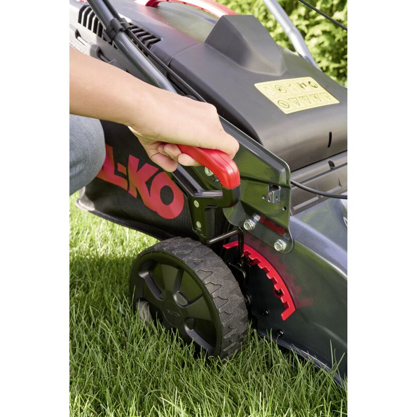 Benzin-Rasenmäher 'Easy 4.26 P-D' 1,9 kW 3-in-1 System bis 800 m²