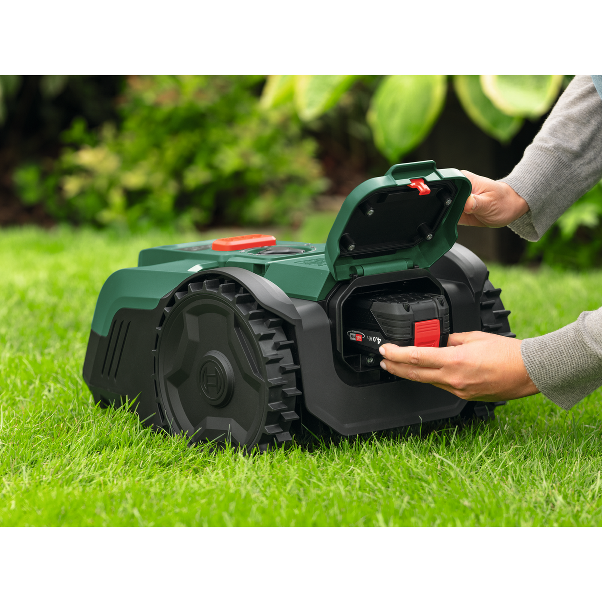 Mähroboter 'Visimow' bis 100 m² mit Ersatzklingen, Akku und Ladegerät