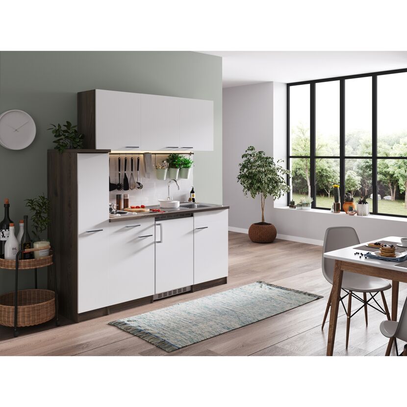 Moderne Küchenzeile 'Oliver' mit Elektrogeräten in heller Einrichtung.