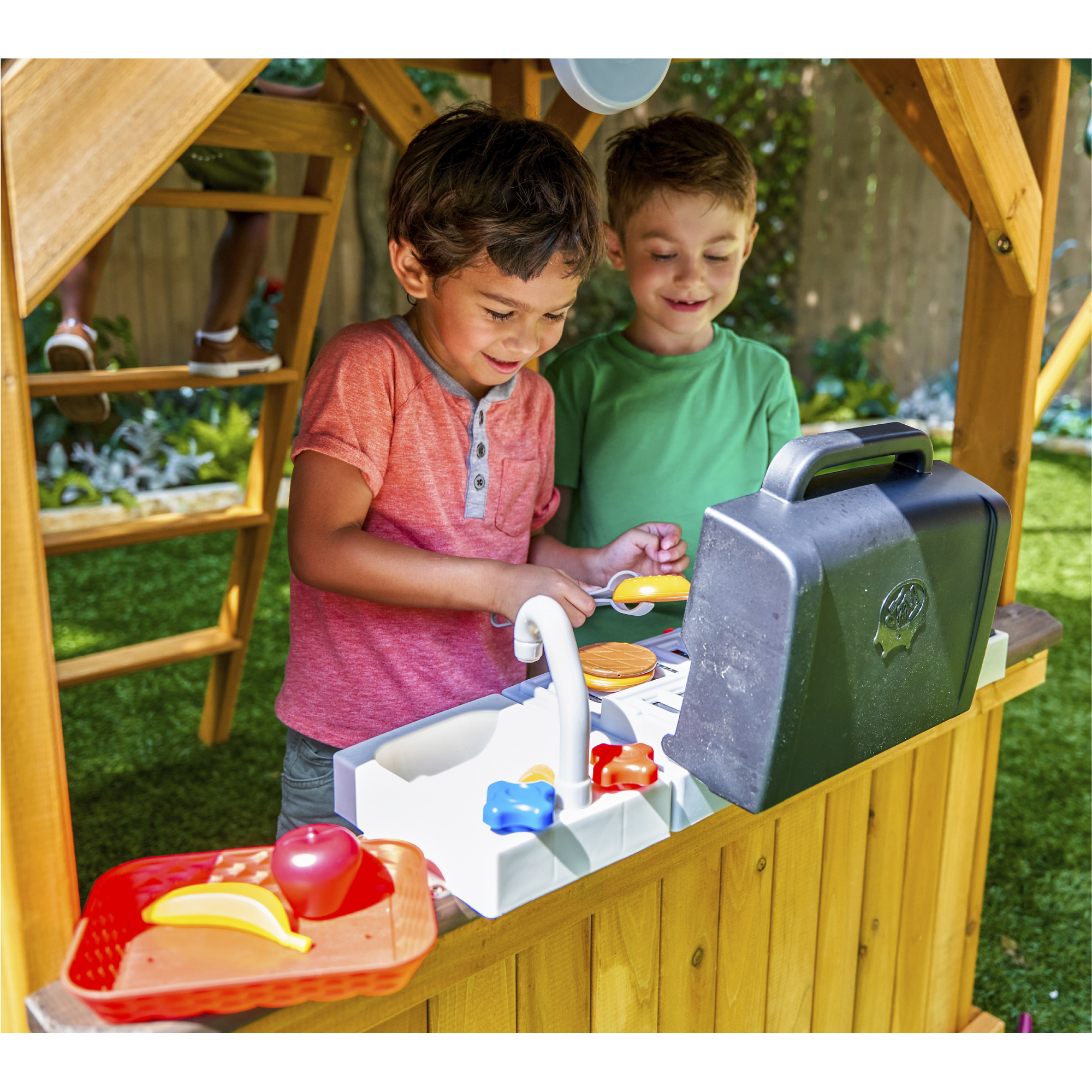 Spielturm 'Bolzo' FSC®‑zertifiziertes Spießtannenholz natur 692 x 285 x 347 cm mit Rutschen und Schaukel