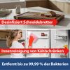Reinigung eines Kühlschranks und Desinfektion eines Schneidebretts.