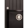 Schwarze Almonto Einbauspüle mit Abfluss und Bedienknopf.