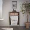 Midischrank 'B.Style' Nature Oak mit Wäschekorb und Handtüchern.