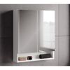 Weißer Spiegelschrank mit Ablage und Spiegeln an grauer Wand.