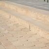 Blockstufen 'T-Stair Quarry' sandsteinfarben mit Pflaster