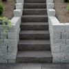 Gartentreppe aus schwarzen Blockstufen 'T-Stair Quarry'