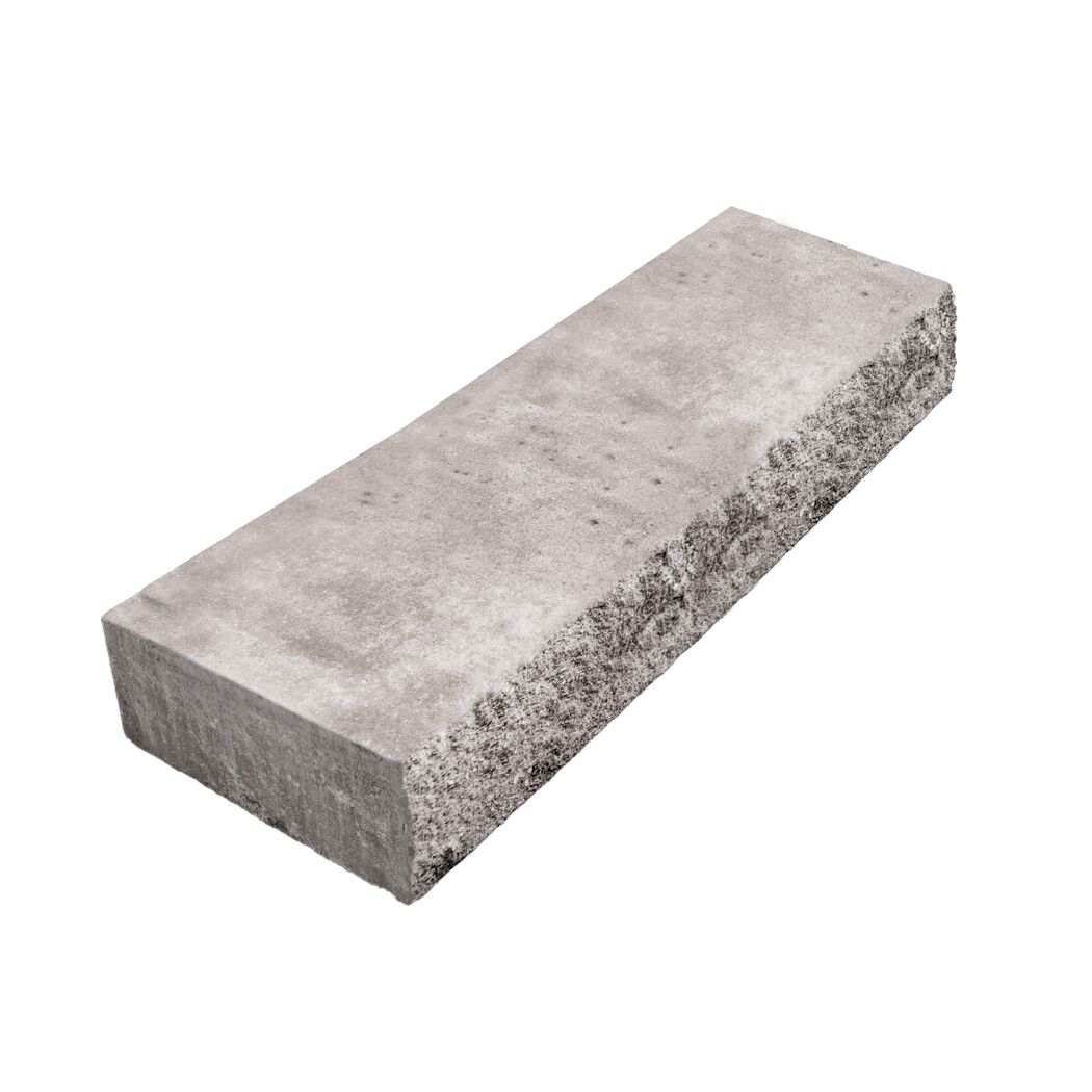 Blockstufe 'T-Stair Quarry' grau mit rauer Kante.