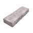 Blockstufe 'T-Stair Quarry' grau mit rauer Kante.