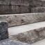Nahaufnahme Blockstufe 'T-Stair Quarry' weiß/schwarz