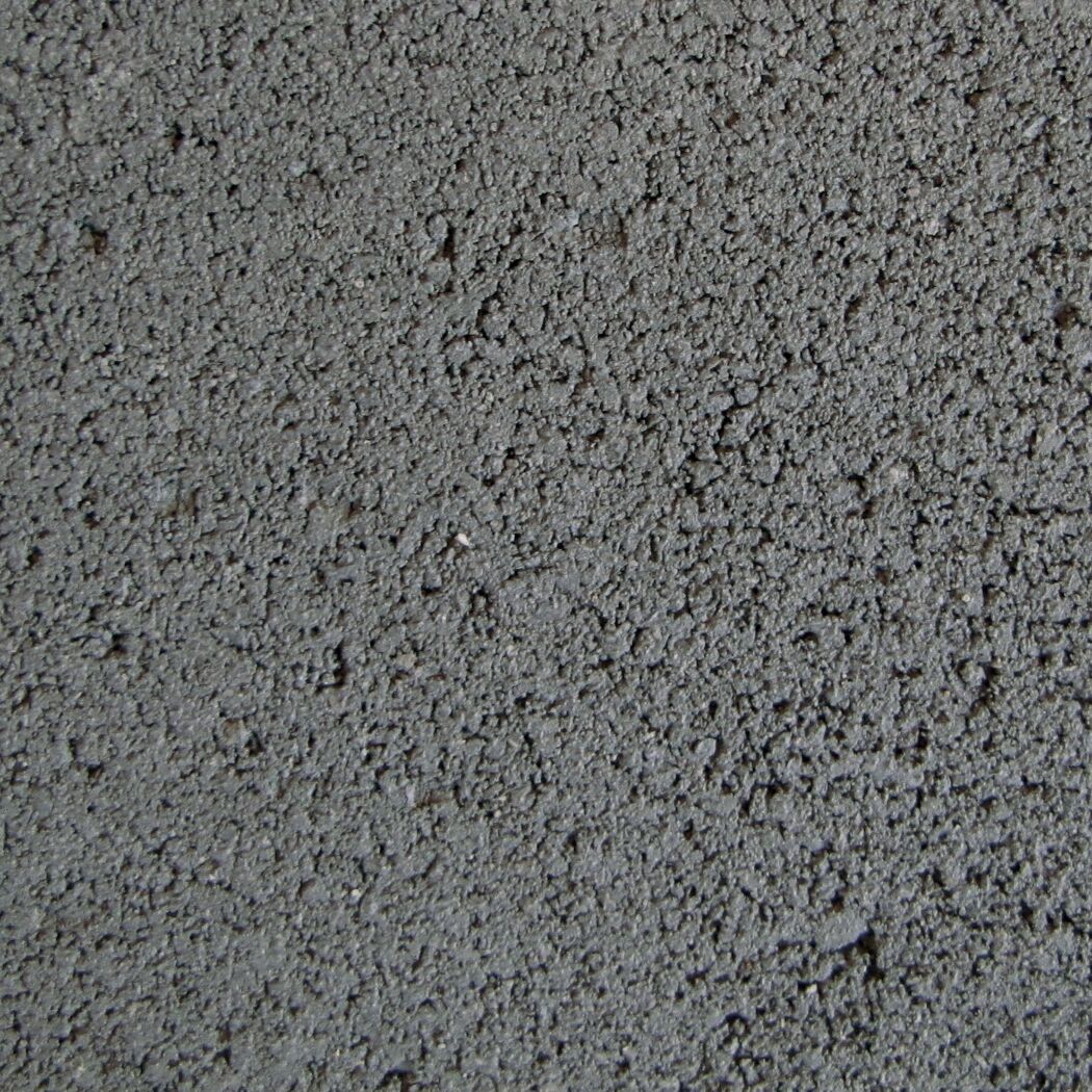Anthrazitfarbene Palisadenoberfläche, Nahaufnahme.
