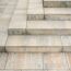 Treppe aus 'T-Stair Solid' Blockstufen