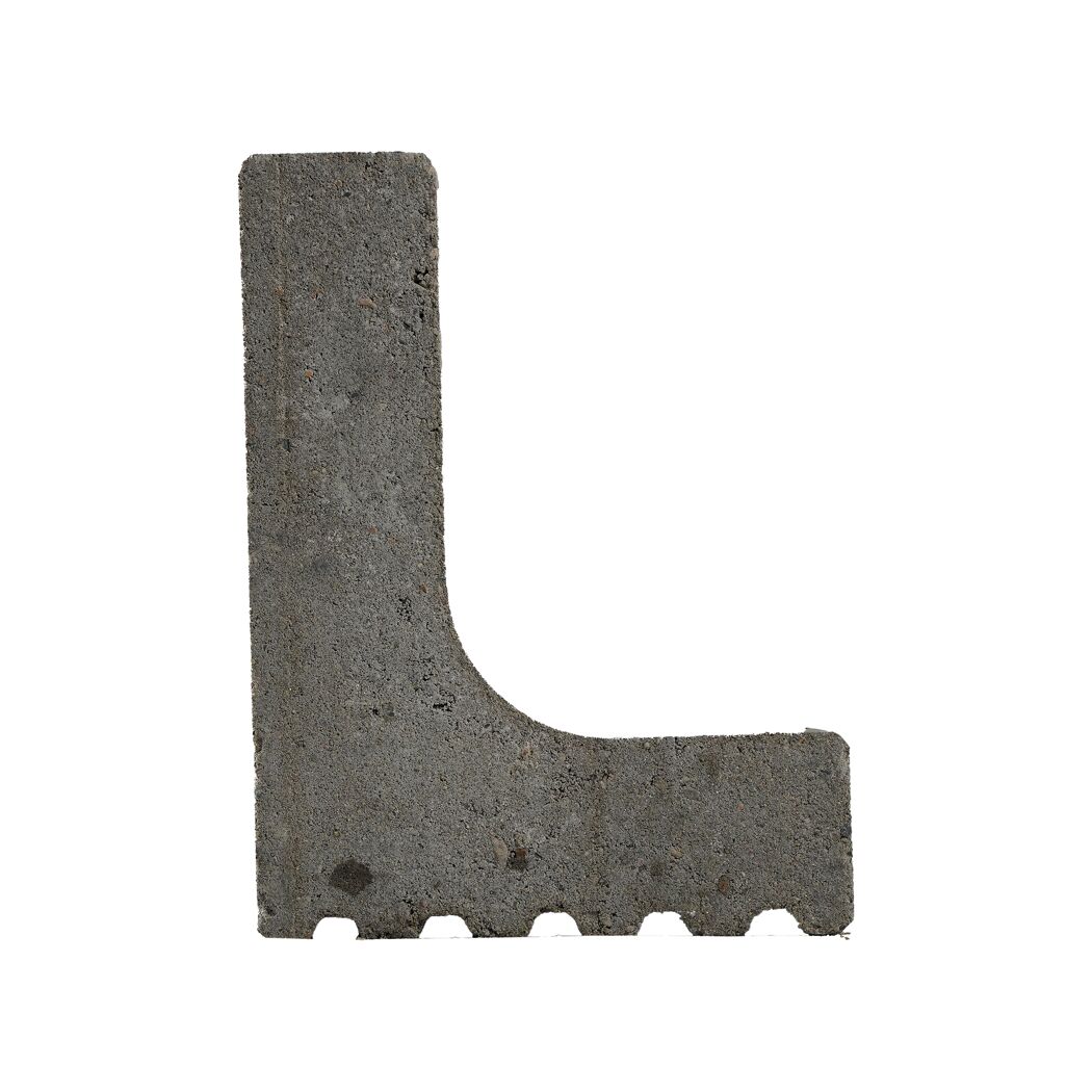 Grauer L-förmiger Bordstein